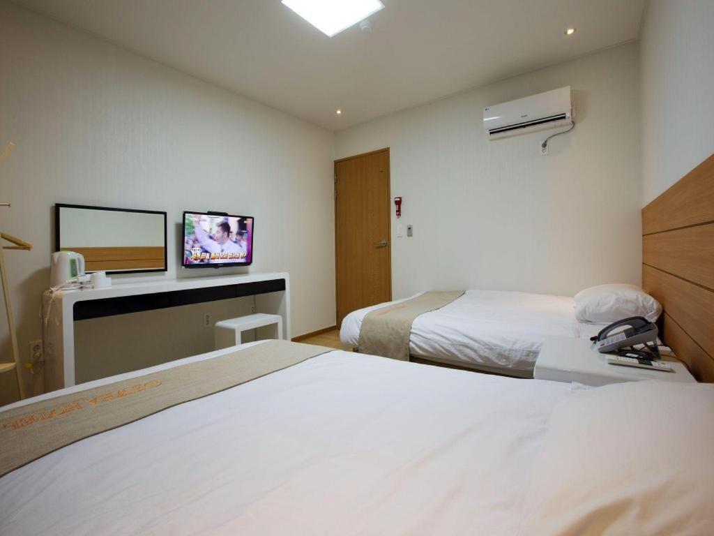 Ewha Hotel Jeju Exterior photo